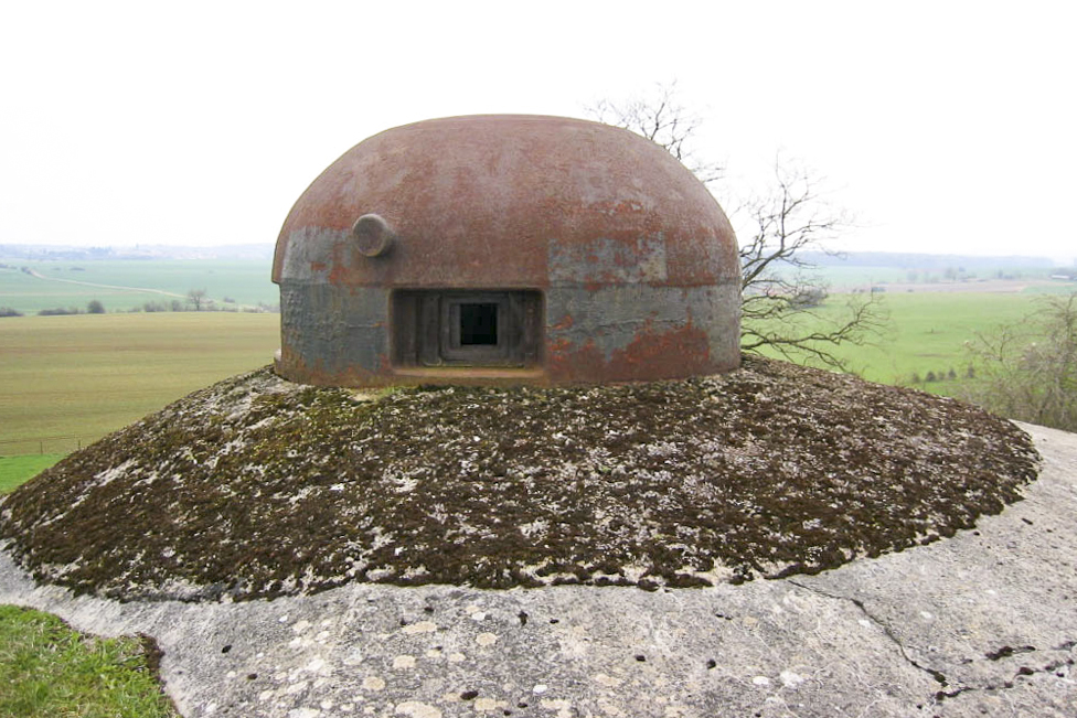 Ligne Maginot - LATIREMONT - A3 - (Ouvrage d'artillerie) - Entrée des hommes
Cette cloche GFM a trois créneaux dans une configuration unique sur la Ligne Maginot  - Michel Teiten