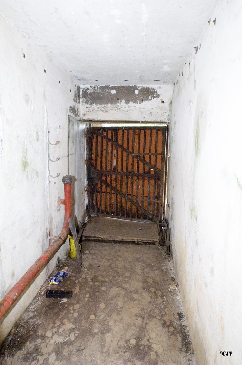 Ligne Maginot - LATIREMONT - A3 - (Ouvrage d'artillerie) - Entrée des hommes - Lia VERMEULEN