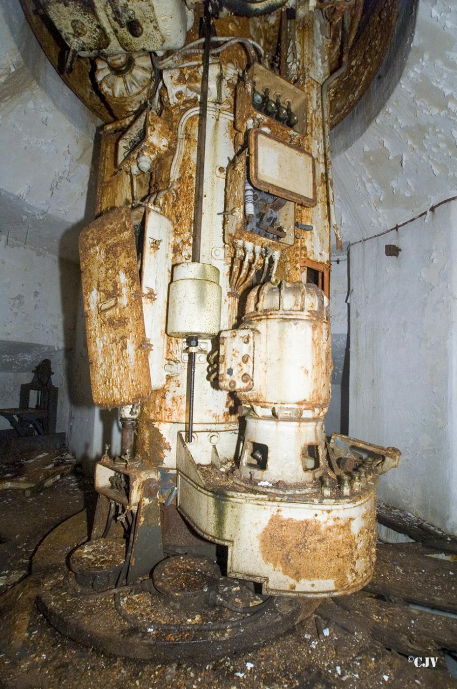 Ligne Maginot - LATIREMONT - A3 - (Ouvrage d'artillerie) - Bloc 2
Tourelle mitrailleuses - Lia VERMEULEN