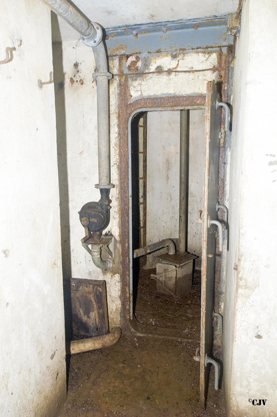 Ligne Maginot - LATIREMONT - A3 - (Ouvrage d'artillerie) - Bloc 3
La cloche GFM avec porte étanche - Lia VERMEULEN
