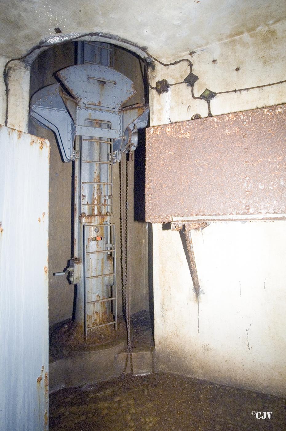 Ligne Maginot - LATIREMONT - A3 - (Ouvrage d'artillerie) - Bloc 5
Cloche LG - Lia VERMEULEN