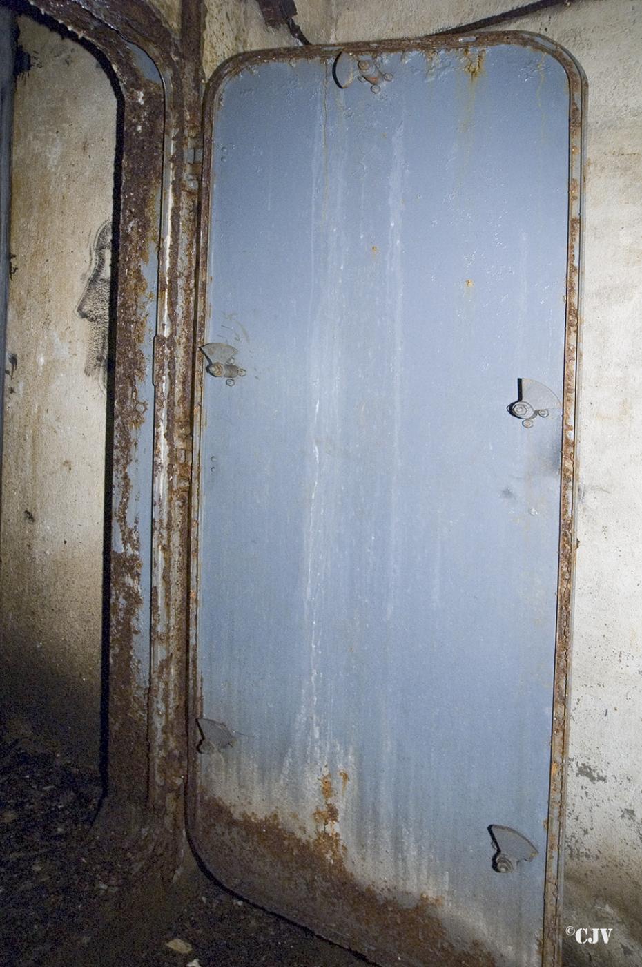 Ligne Maginot - LATIREMONT - A3 - (Ouvrage d'artillerie) - Bloc 6
Porte étanche de la cloche - Lia VERMEULEN