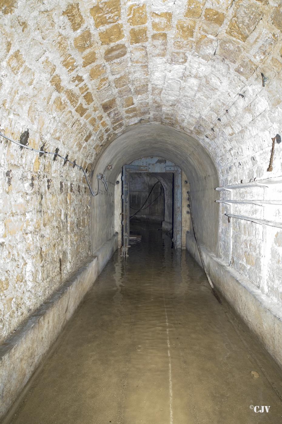 Ligne Maginot - LATIREMONT - A3 - (Ouvrage d'artillerie) - Bloc 6
Galerie en bas du bloc - Lia VERMEULEN