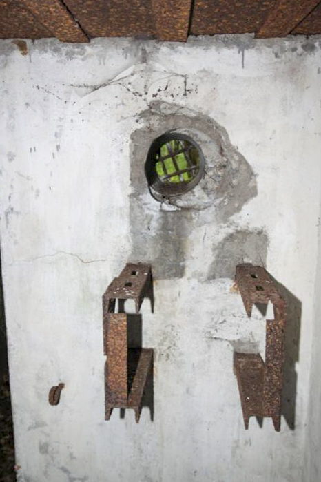 Ligne Maginot - RAMELSHAUSEN 4 (Blockhaus pour arme infanterie) - Vue intérieure
Support de ventilateur - Les Gardiens du Rhin