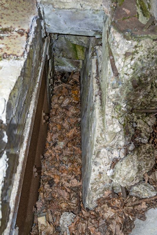 Ligne Maginot - KELLERSCHOELZEL 3 - (Blockhaus de type indéterminé) - Détail du créneau - Hubert DURLEWANGER
