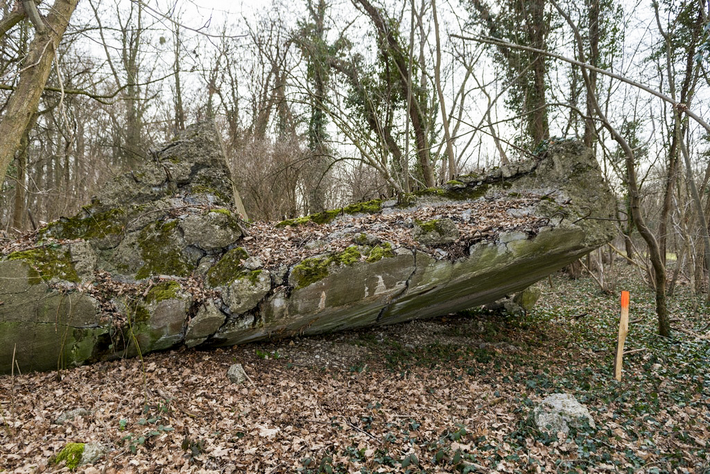 Ligne Maginot - KELLERSCHOELZEL 3 - (Blockhaus de type indéterminé) - Les morceaux éparpillés - Hubert DURLEWANGER
