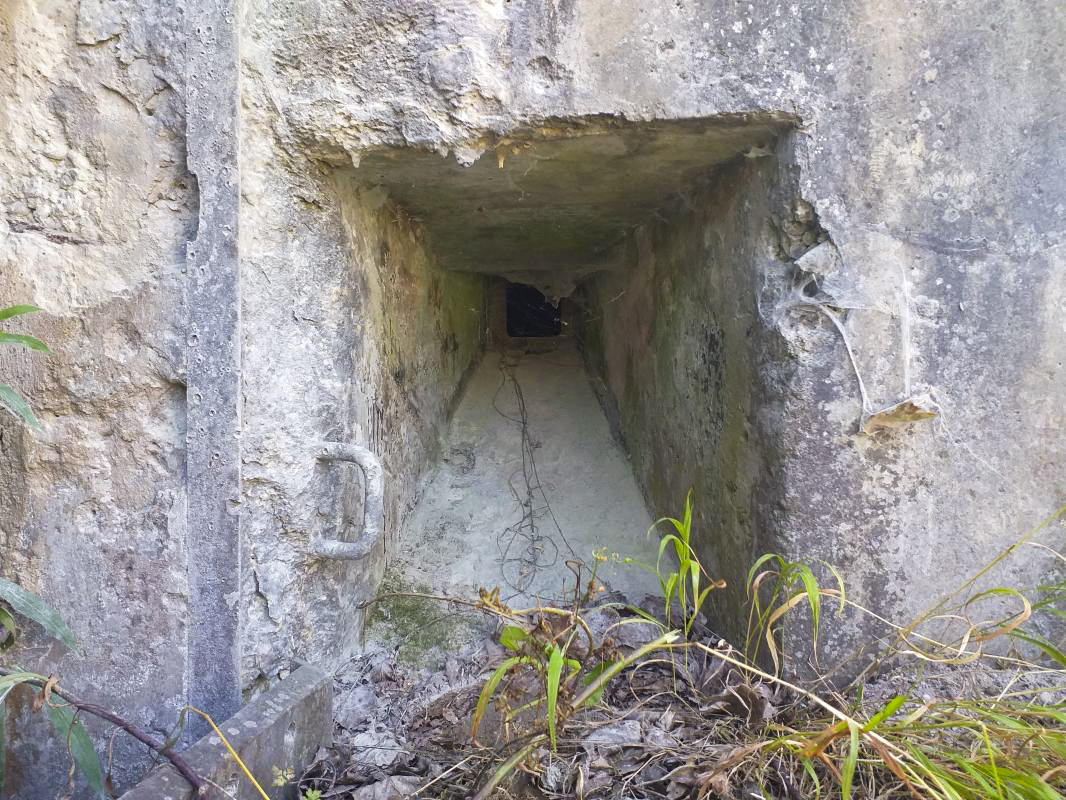 Ligne Maginot - 7/2 - KAELBERGRUND - (Abri) - Le créneau FM de la caponnière sans gradins - Gregory Fuchs