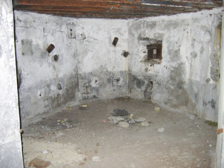 Ligne Maginot - Casemate d'infanterie de Muehlrhein - Chambre de tir sud comprenant la caponnière - Les Gardiens du Rhin