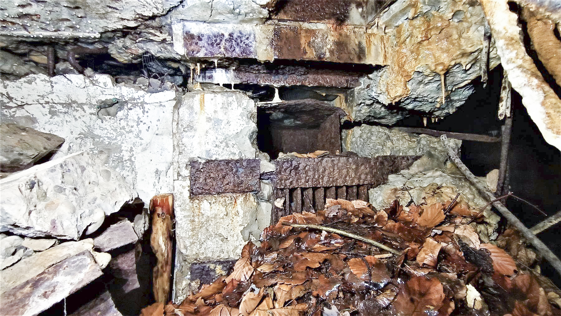 Ligne Maginot - HOCHWALD C7 - (Casemate d'infanterie) - évacuation d'air donnant sur la salle du groupe électrogène et des filtres - Baptiste Gaudin