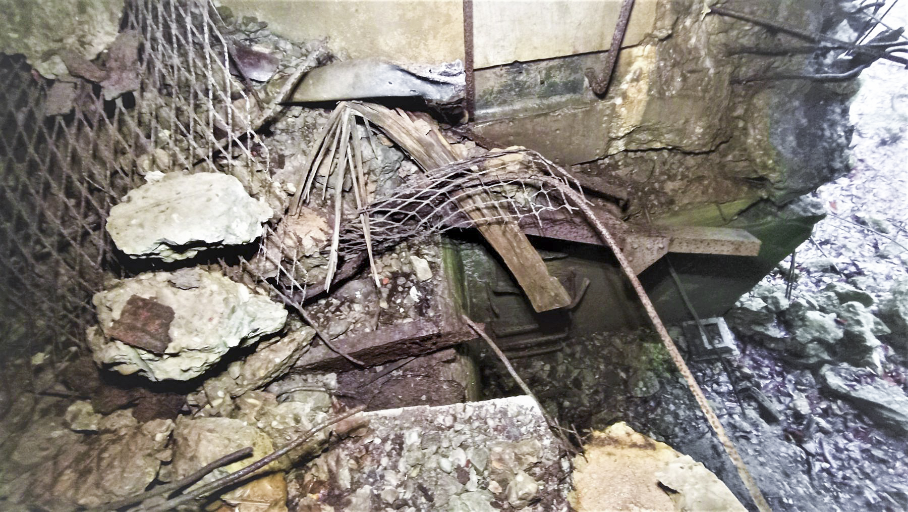 Ligne Maginot - HOCHWALD C7 - (Casemate d'infanterie) - Les restes de l'issue de secours - Baptiste Gaudin