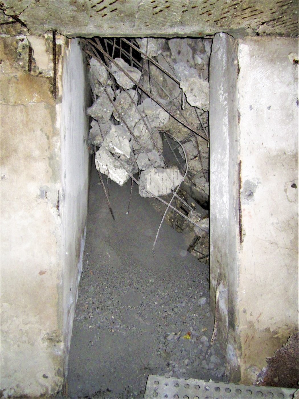 Ligne Maginot - SCHMELTZBACH EST - (Casemate d'infanterie - Double) - Entrée du local du groupe électrogène - Gregory Fuchs