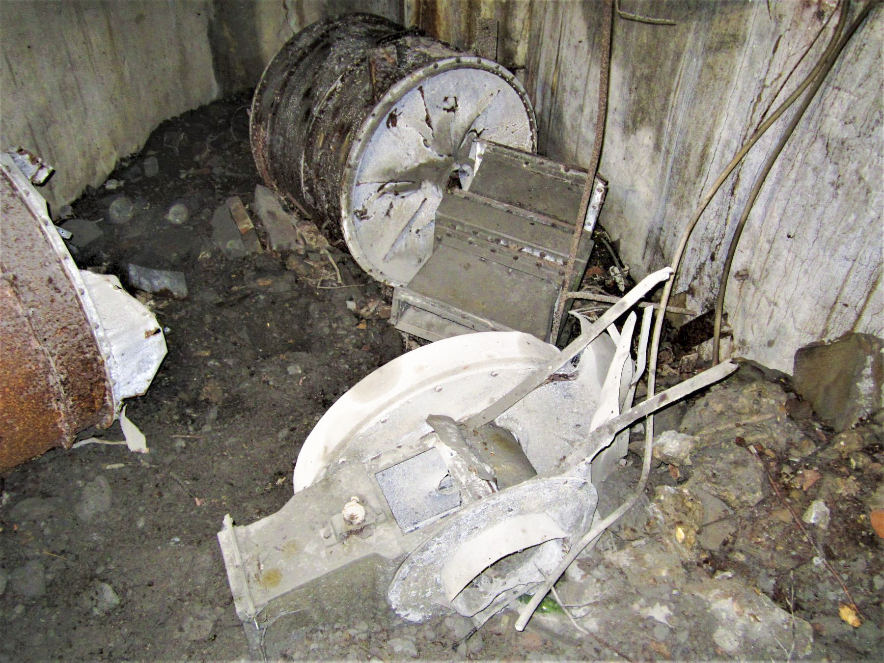 Ligne Maginot - SCHMELTZBACH EST - (Casemate d'infanterie - Double) - Filtre et ventilateur - Gregory Fuchs