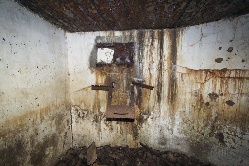 Ligne Maginot - BARRWALD Centre (Blockhaus pour arme infanterie) - Vu d'un créneau de l'intérieur - Les Gardiens du Rhin