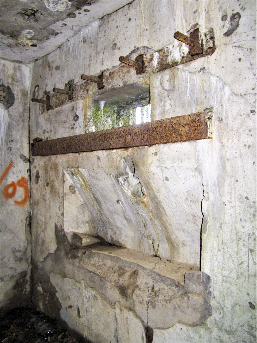 Ligne Maginot - PFAFFENBRONN 3 - (Blockhaus pour arme infanterie) - Le créneau pour mitrailleuse - Gregory Fuchs