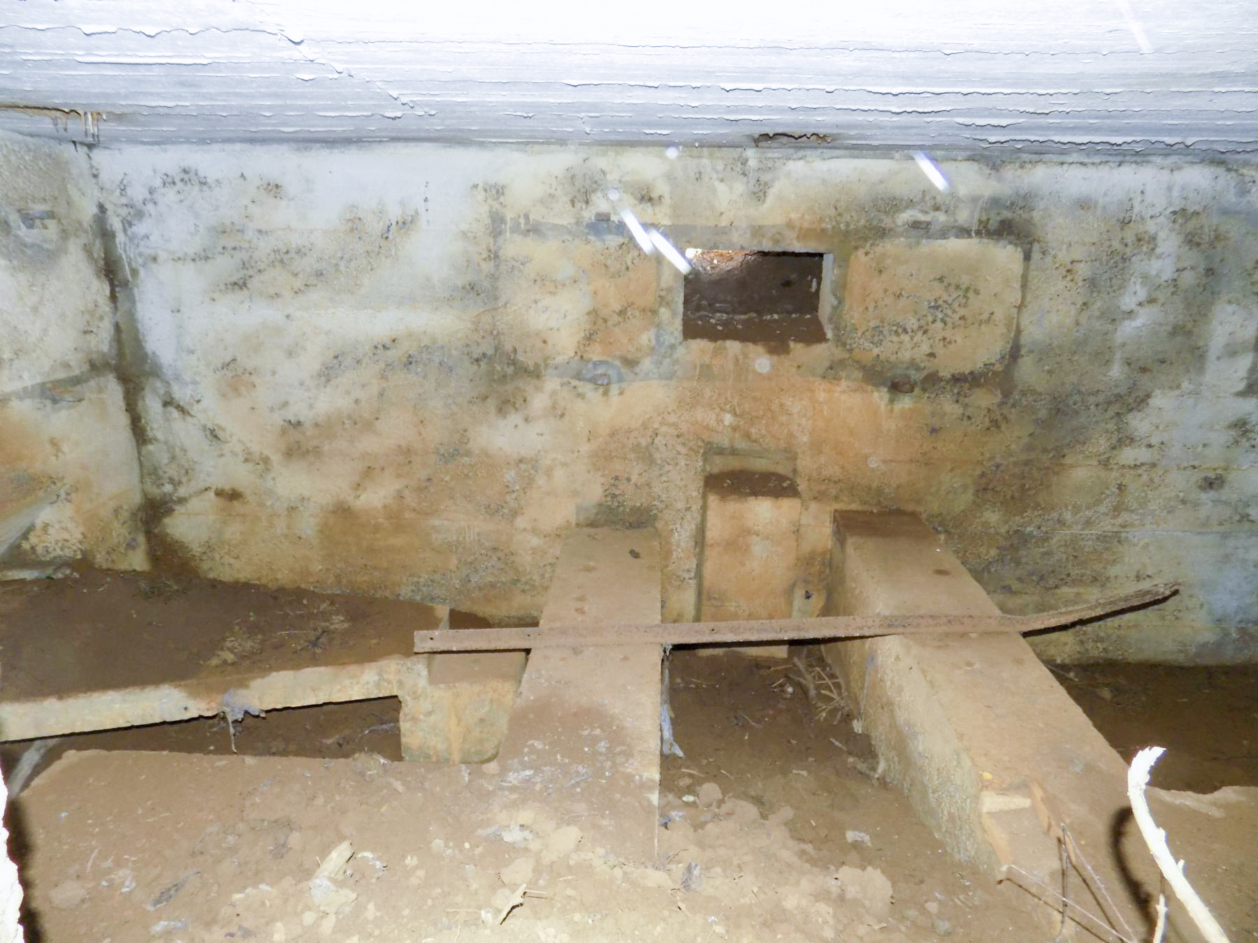 Ligne Maginot - N - LE RETAY - (Blockhaus pour canon) - Configuration des créneaux, gauche à droite, pris de l'entrée canon AC de face l'arrière - R Tucker