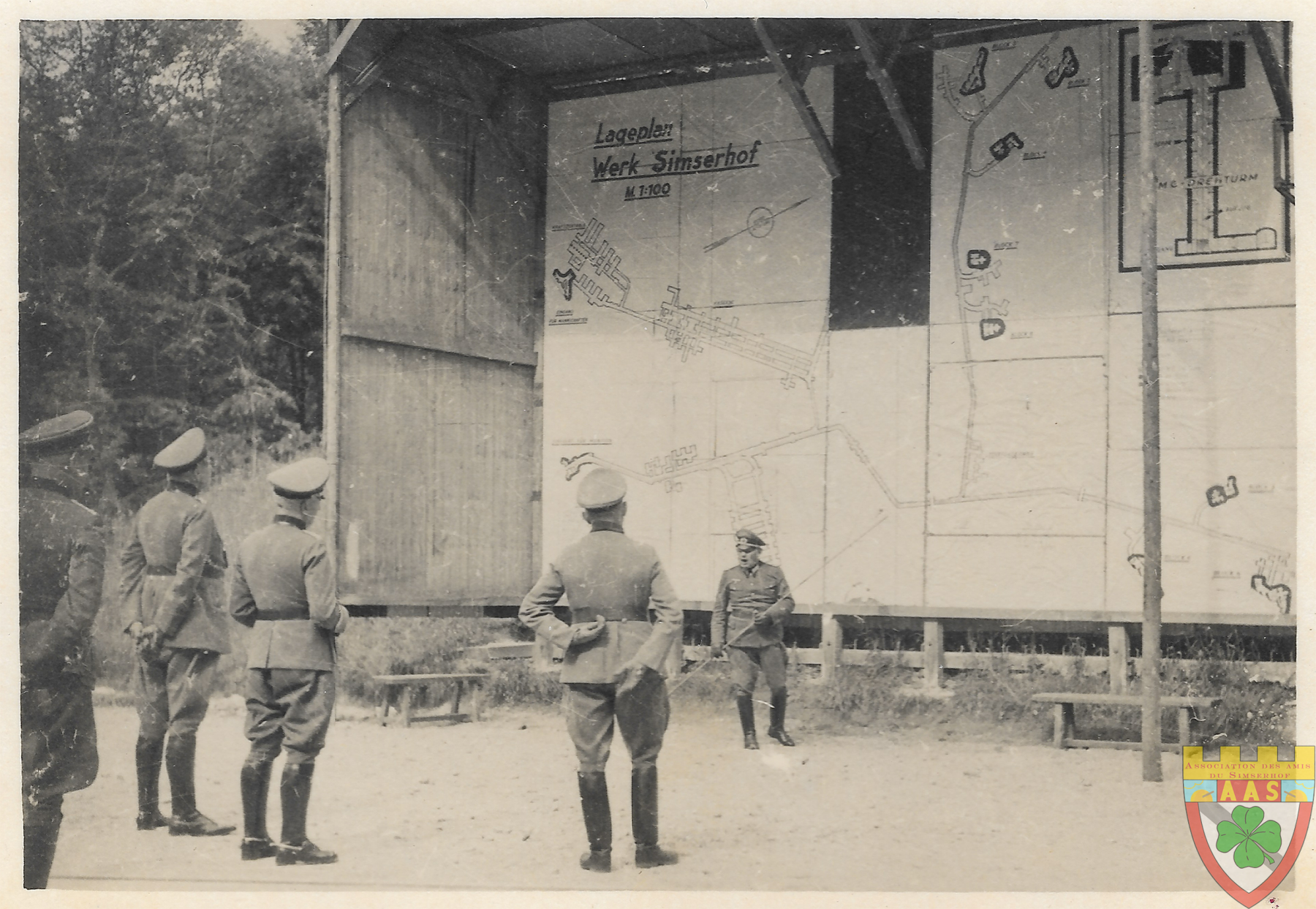 Ligne Maginot - SIMSERHOF - (Ouvrage d'artillerie) - Présentation du Simserhof via un plan géant devant l'entrée des munitions. - Inconnu