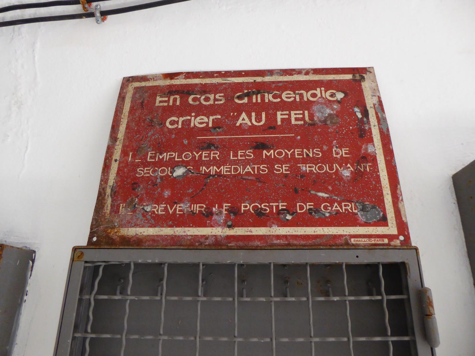 Panneau indicateur l'Emailloïd-Paris à GORDOLON