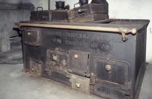Ligne Maginot - CROUPE DU RESERVOIR - (Abri actif) - La cuisinière 'François Vaillant'
Visite en 1991 avec Génie de Nice