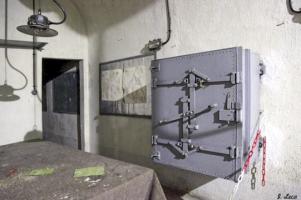 Ligne Maginot - SAINTE AGNES (SAG) - EO9 - (Ouvrage d'artillerie) - Le PC de l'ouvrage
Coffre destiné au documents du PC.