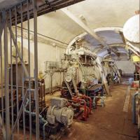 Ligne Maginot - SAINTE AGNES (SAG) - EO9 - (Ouvrage d'artillerie) - Usine électrique
Groupe électrogène à moteur SMIM 4SR 19 de 100 CV, au premier plan le groupe auxiliaire à moteur CLM 1PJ 65
