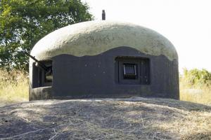 Ligne Maginot - DAMBACH NORD - NEUNHOFFEN SUD-EST - (Casemate d'infanterie - Double) - Cloche GFM
Le FM24/29 et un épiscope sont en place