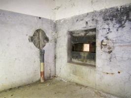 Ligne Maginot - HOFFEN - (Abri) - Latrines des officiers
Créneau FM de façade