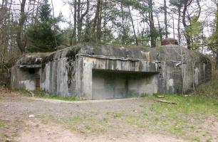 Ligne Maginot - MAIN du PRINCE Est (Casemate d'infanterie) - Photo prise en 2006.
Les créneaux ont été murés