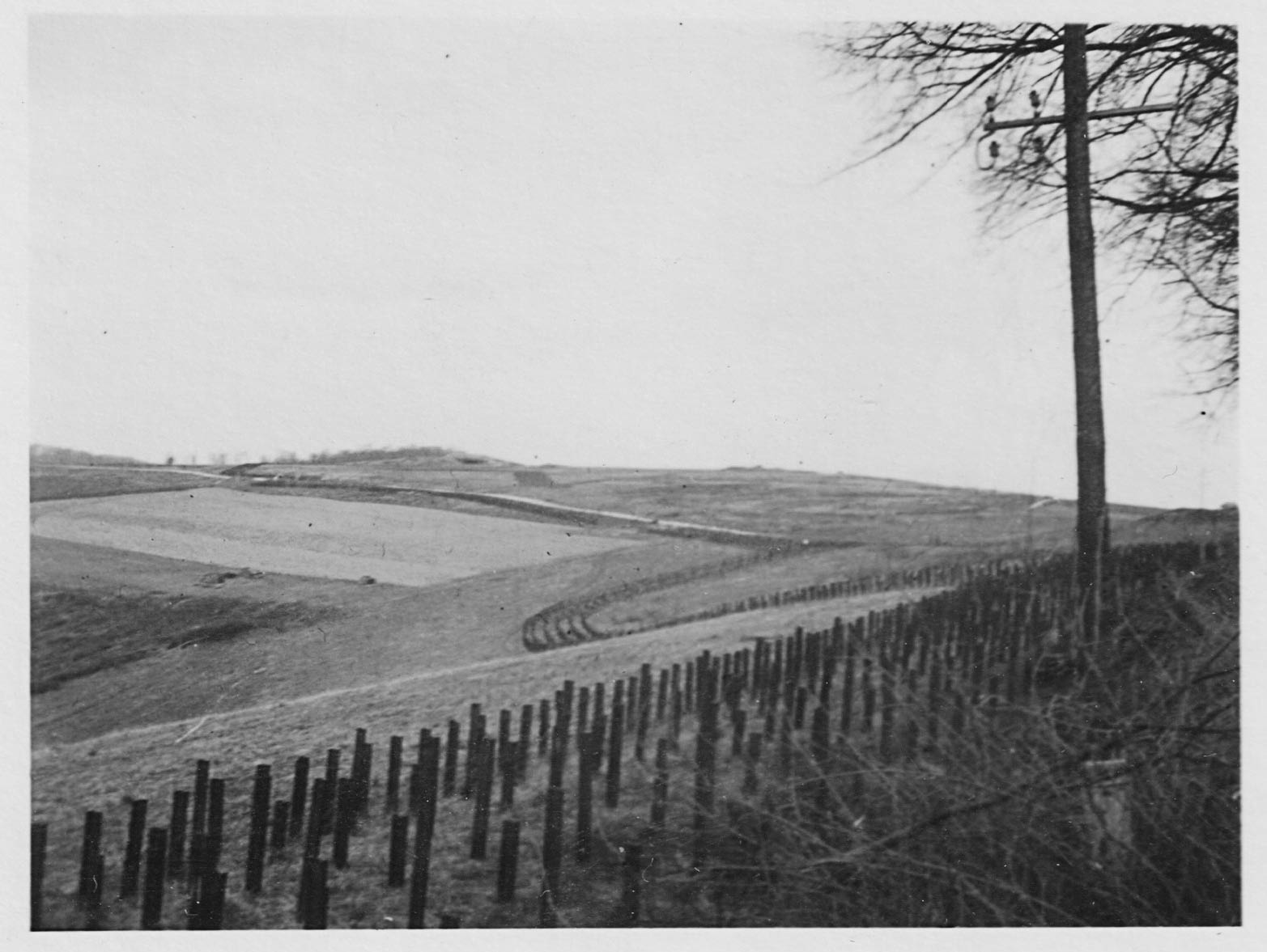 Ligne Maginot - FREUDENBERG - (Observatoire d'artillerie) - Vue sur les blocs du Schiesseck et la route de Schorbach depuis l'observatoire du Freudenberg. - Inconnu
