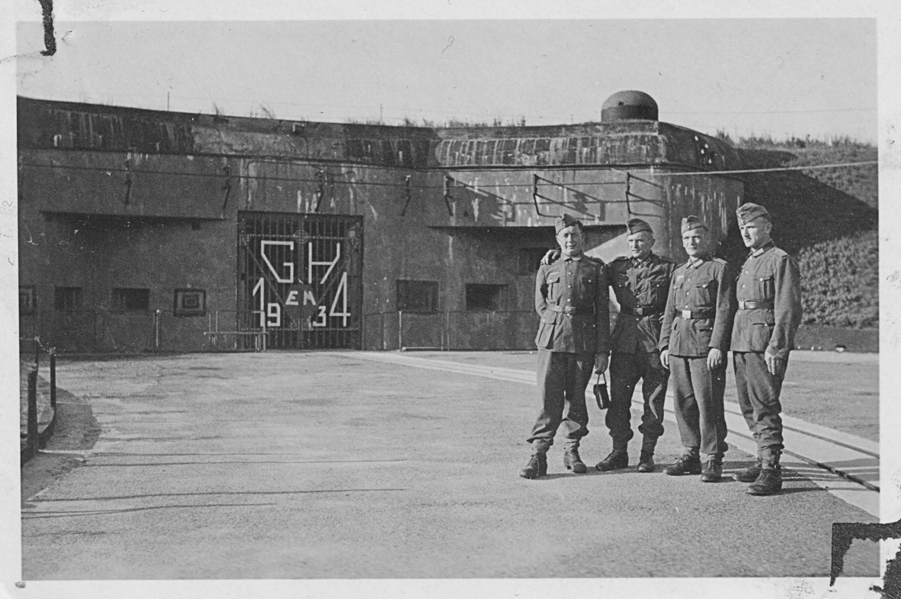 Ligne Maginot - GRAND HOHEKIRKEL - (Ouvrage d'artillerie) - Vor den Eingang des Großen Panzer-Werk Hohekirkel. Juni 1942. Bitsch - Inconnu