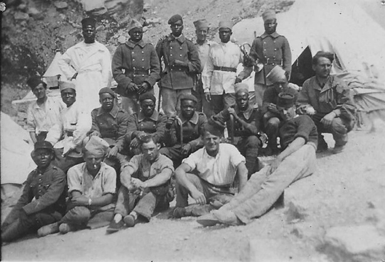 Ligne Maginot - PEIRA GROSSA - (Casernement) - Soldats dont le sapeur Camille DELMAS du 7° RG  au niveau de Col de Crous
Mai juin 1937 - Inconnu