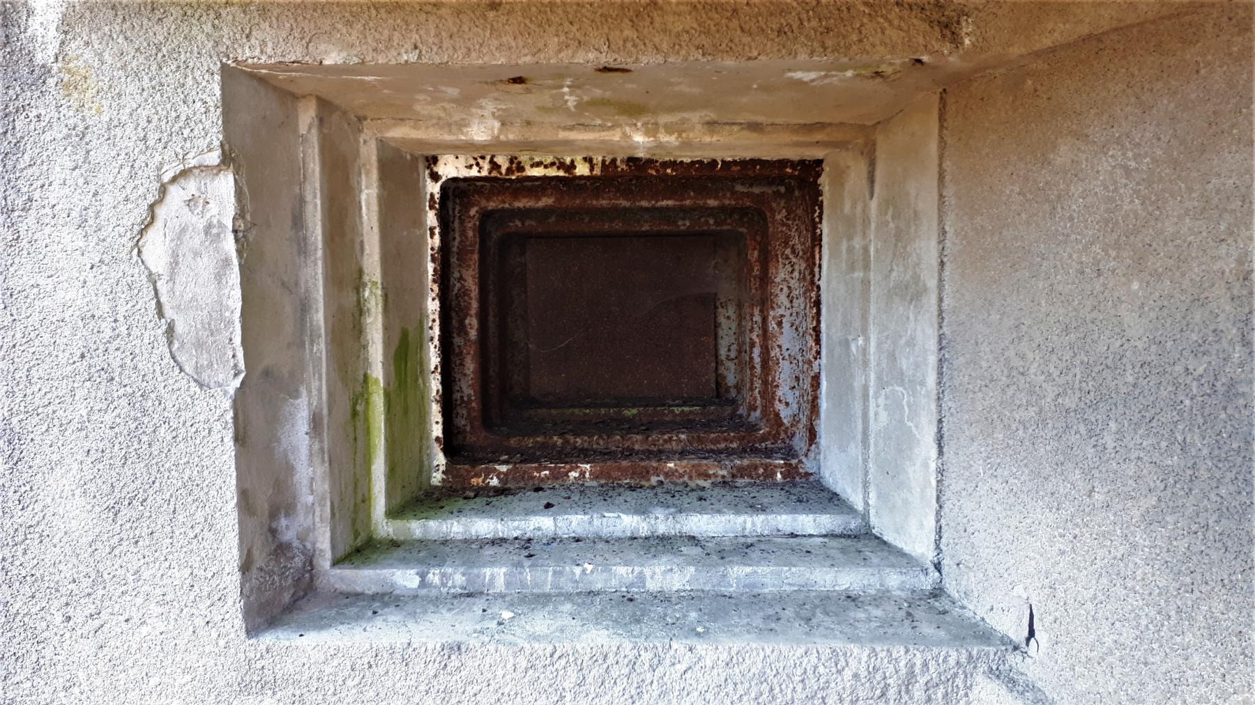 Ligne Maginot - GUNSTHAL FERME OUEST - (Blockhaus pour arme infanterie) - Détail du créneau - Gregory Fuchs