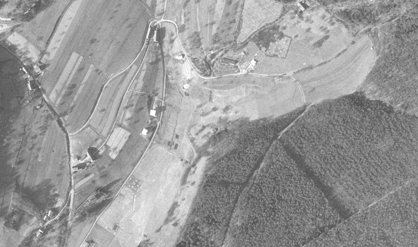 Ligne Maginot - NAGELSTHAL - (Blockhaus pour arme infanterie) - Le blockhaus et la trace du réseau barbelés l'entourant - IGN - Géoportail 1968