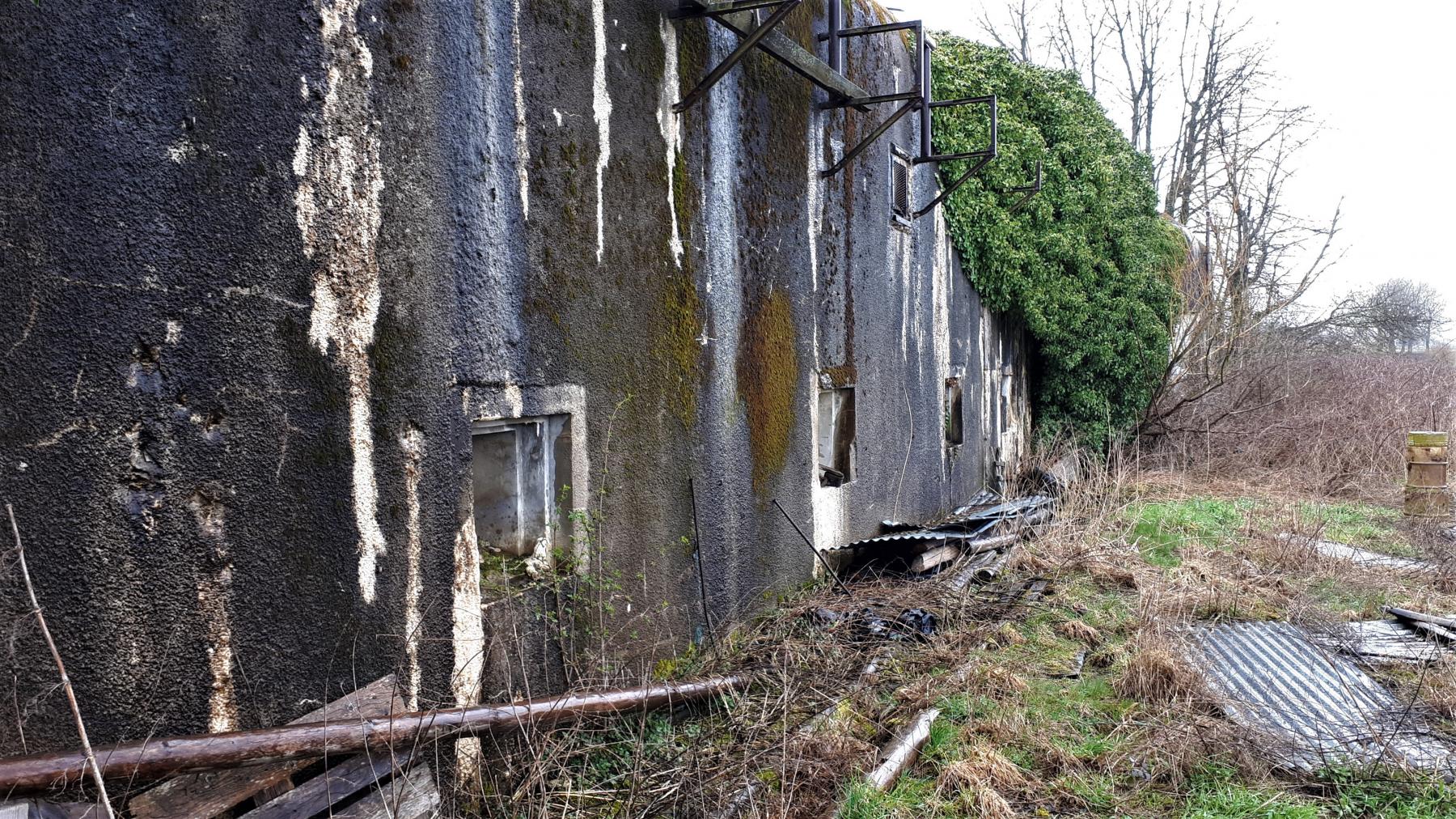 Ligne Maginot - HOFFEN - (Abri) - Façade
Le fossé diamant a été comblé - Gregory Fuchs