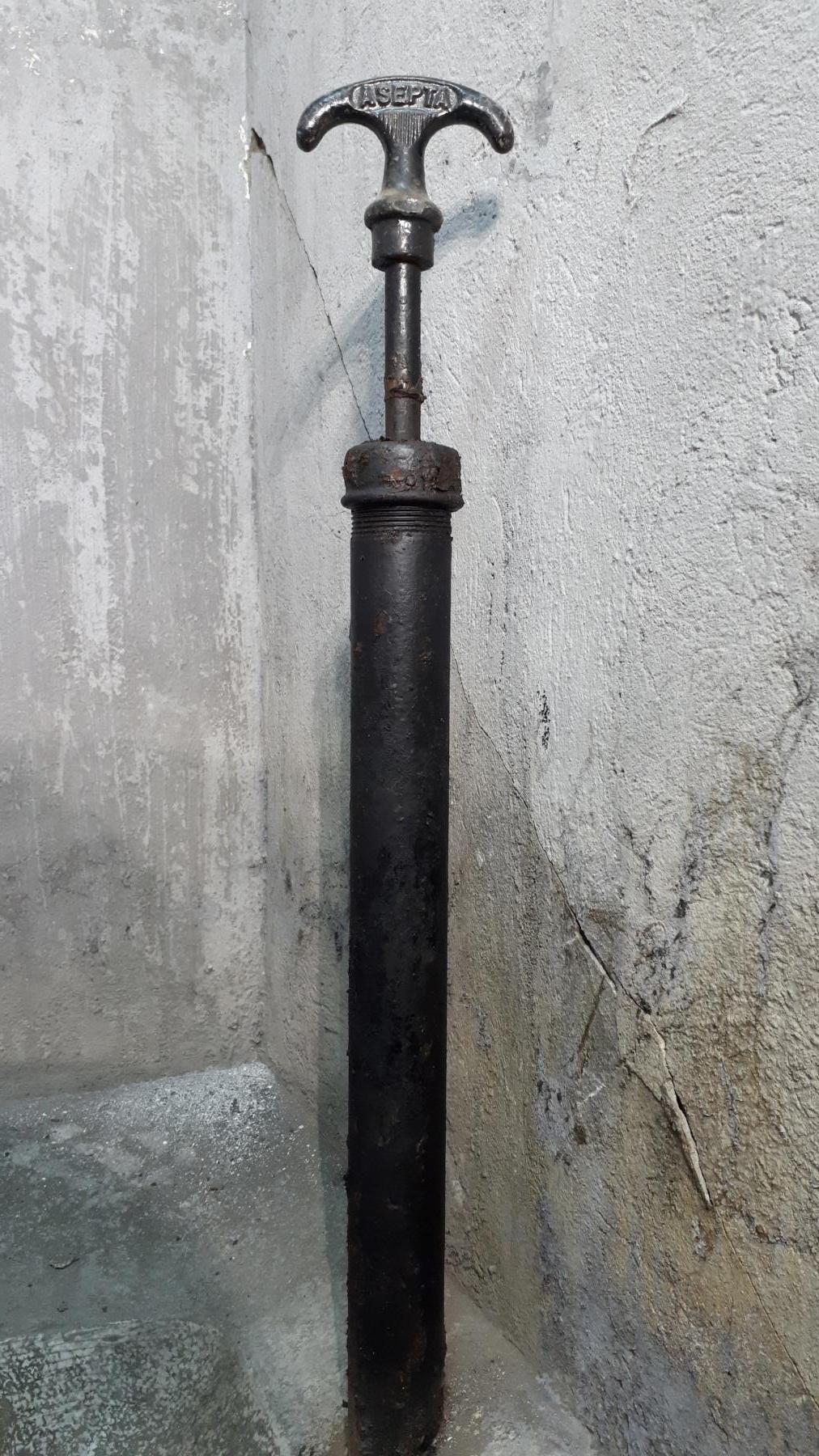 Ligne Maginot - HOFFEN - (Abri) - Latrines
Agitateur - Gregory Fuchs