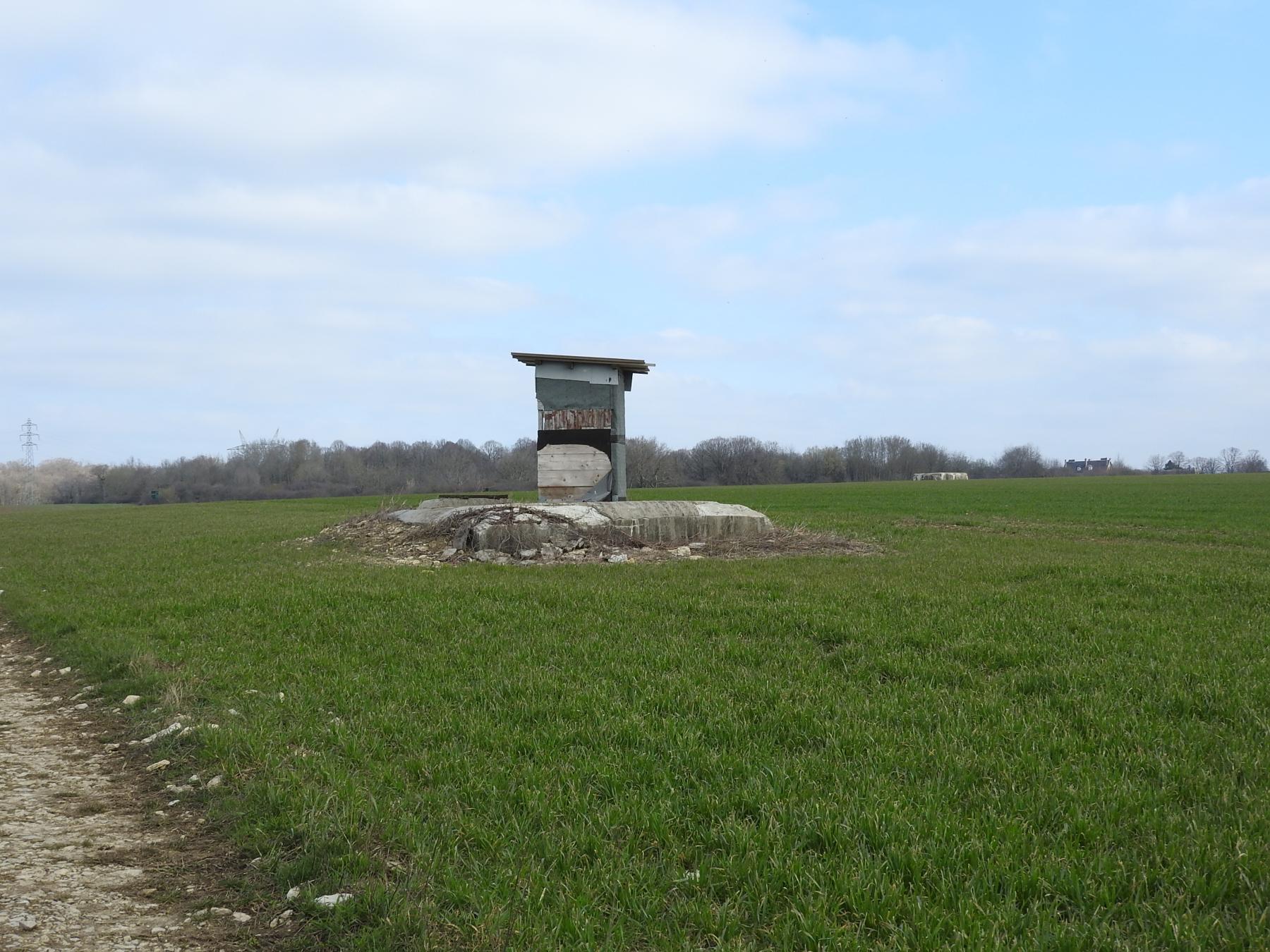 Ligne Maginot - 70A - (Chambre de coupure) - La chambre de coupure sert de support à un mirador de chasse
 - STENGER Mathieu