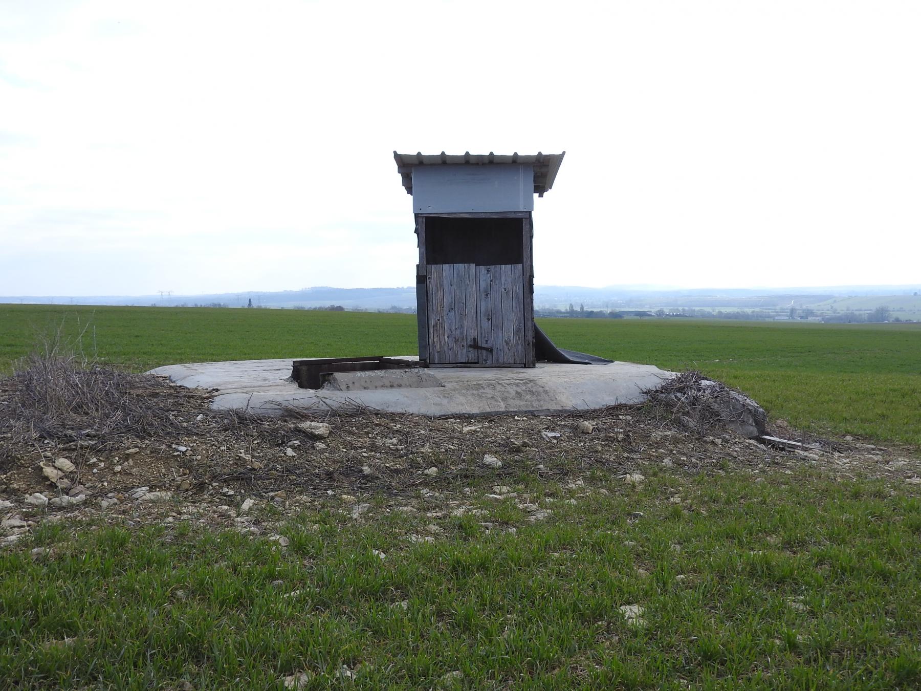Ligne Maginot - 70A - (Chambre de coupure) - La chambre de coupure sert de support à un mirador de chasse
 - STENGER Mathieu
