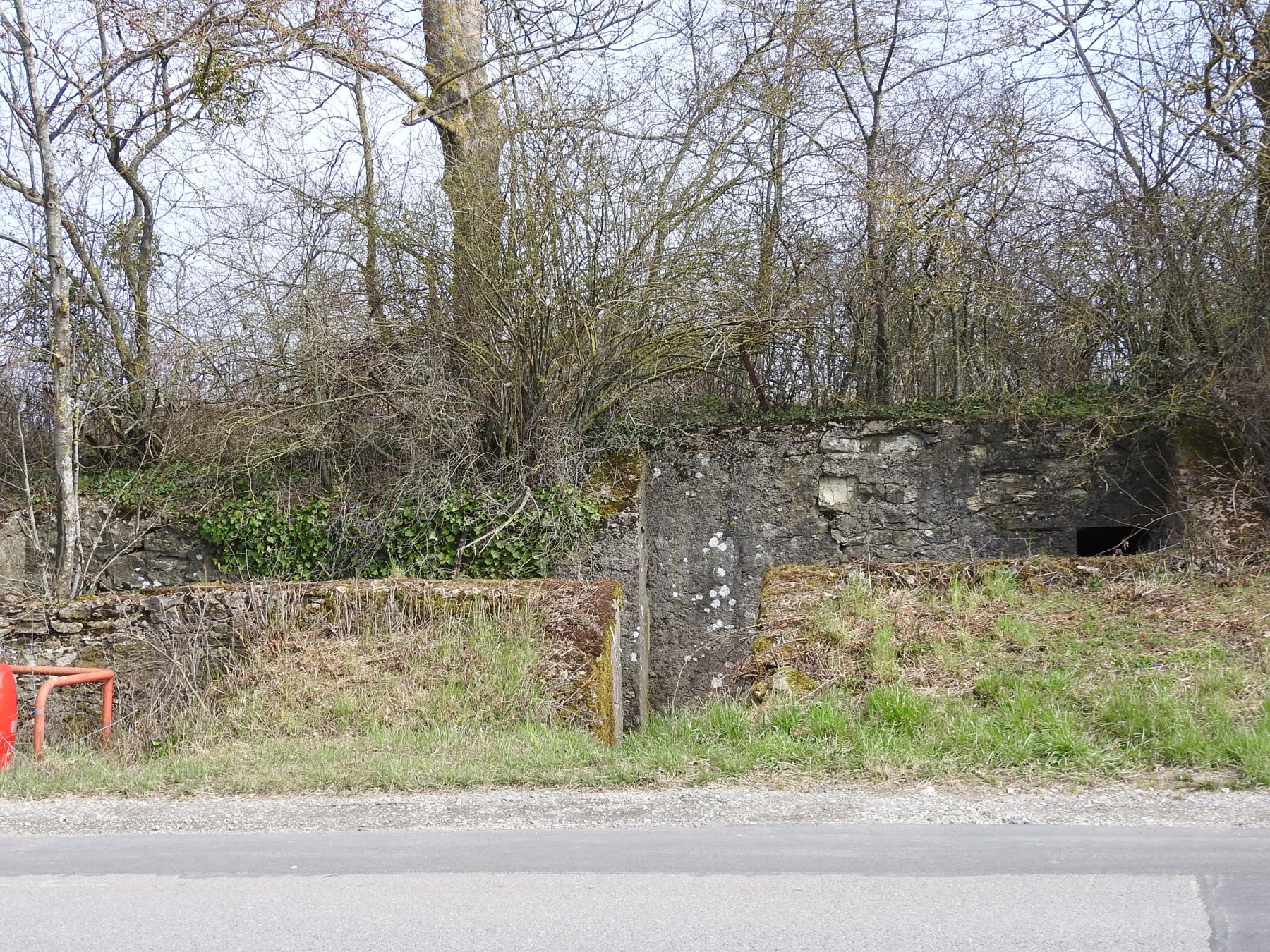Ligne Maginot - TETING SUD (3°CIE 146°RIF) - (PC de Sous-Quartier) - La façade vue depuis la route - STENGER Mathieu