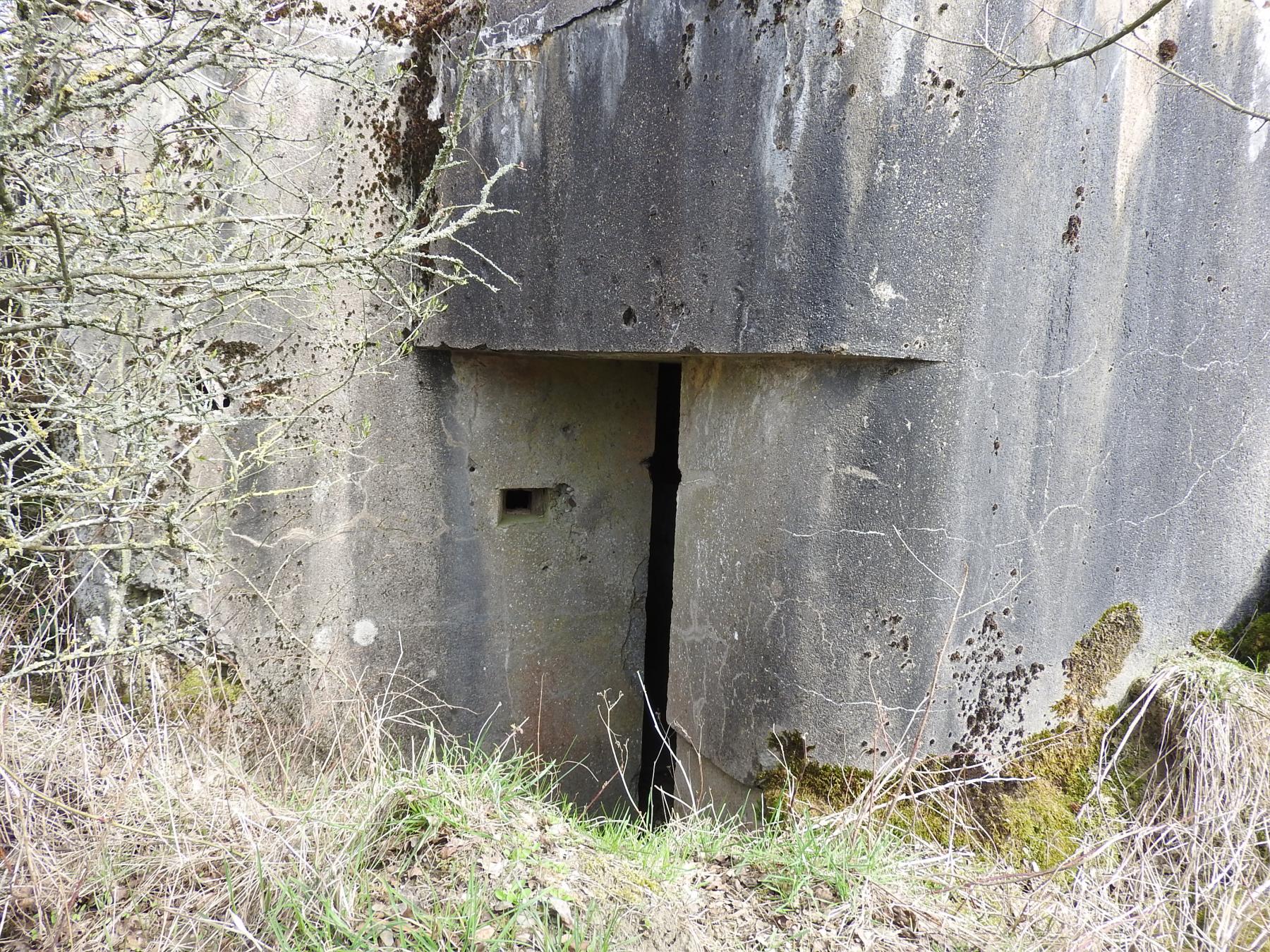 Ligne Maginot - AB25 - (Blockhaus pour canon) - L'entrée du blockhaus. - STENGER Mathieu