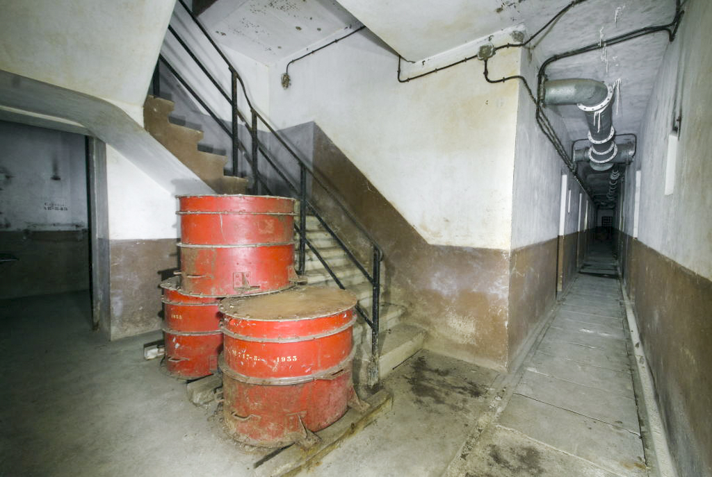 Ligne Maginot - BUCHHOLZBERG (I / 79° RIF) - (Abri) - Pied de l'escalier Ouest et filtres de rechange - duomaxw