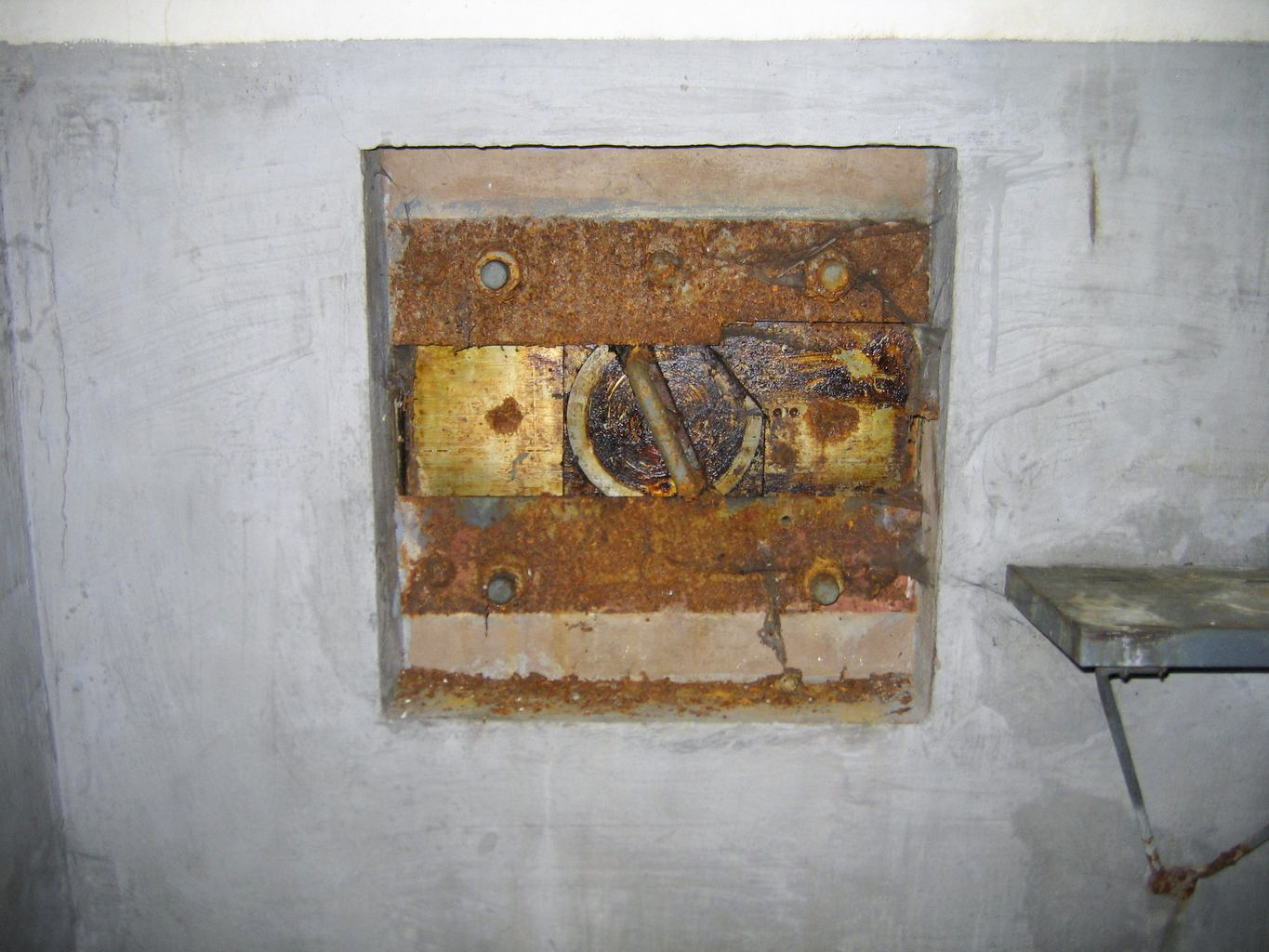 Ligne Maginot - BUCHHOLZBERG (I / 79° RIF) - (Abri) - Latrines
Créneaux FM de façade
Visite fin 90 avec la BA901 - ammagsdr