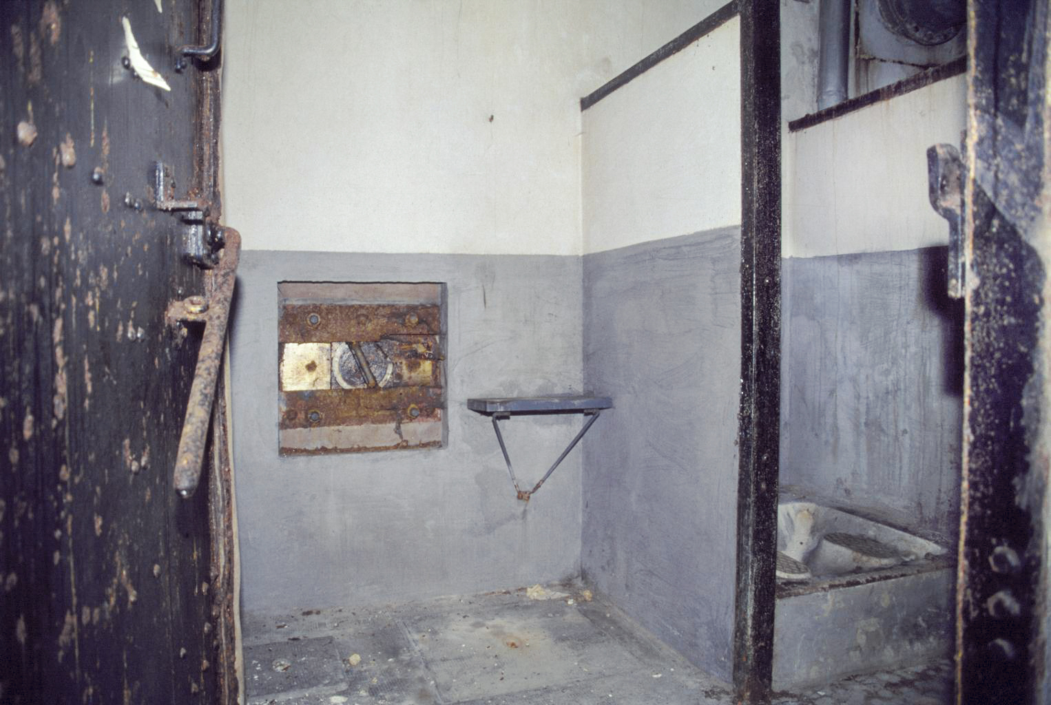 Ligne Maginot - BUCHHOLZBERG (I / 79° RIF) - (Abri) - Latrines
Créneau FM de façade
Visite fin 90 avec la BA901 - ammagsdr