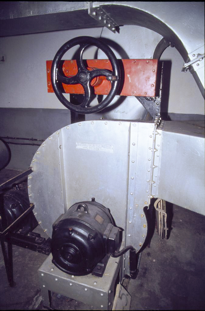 Ligne Maginot - BUCHHOLZBERG (I / 79° RIF) - (Abri) - Ventilateur air pur et vanne air gazé
Visite fin 90 avec la BA901 - ammagsdr