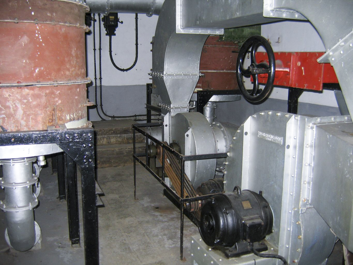 Ligne Maginot - BUCHHOLZBERG (I / 79° RIF) - (Abri) - Ventilateurs air pur/air gazé
Visite fin 90 avec la BA901 - ammagsdr