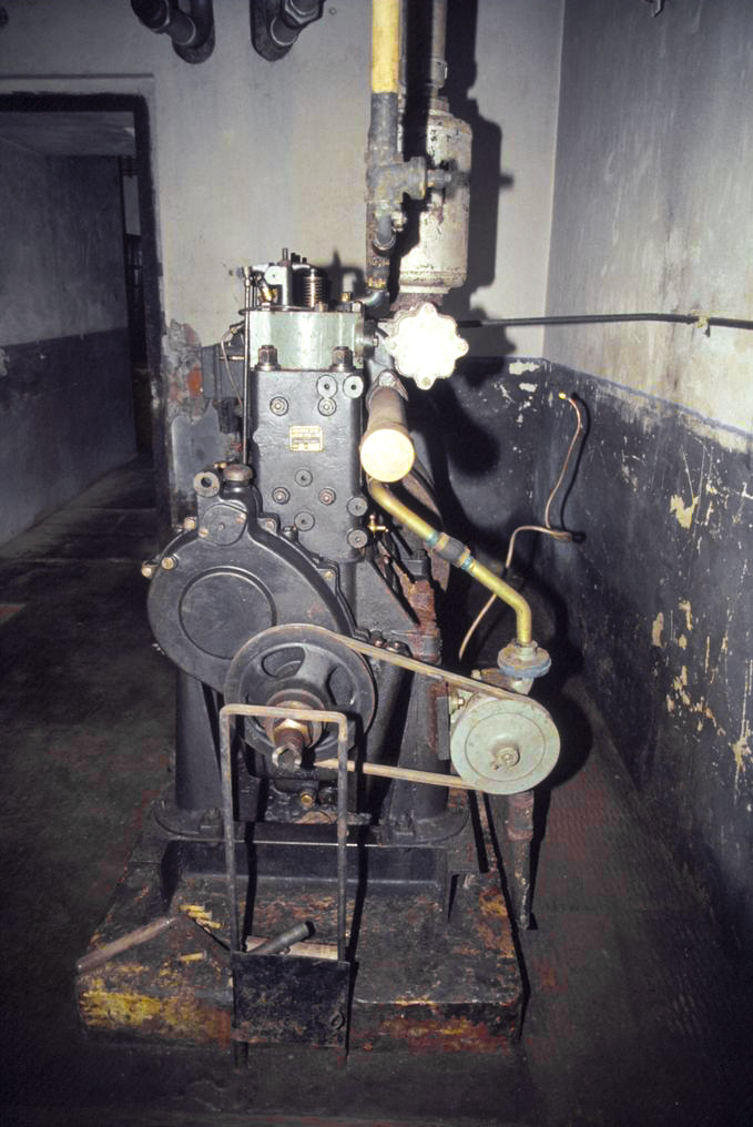 Ligne Maginot - BUCHHOLZBERG (I / 79° RIF) - (Abri) - Le moteur Baudouin et la pompe à eau
Visite fin 90 avec la BA901 - ammagsdr