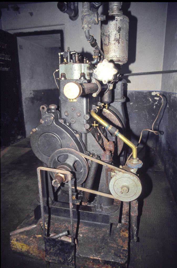 Ligne Maginot - BUCHHOLZBERG (I / 79° RIF) - (Abri) - Le moteur Baudouin et la pompe à eau
Visite fin 90 avec la BA901 - ammagsdr