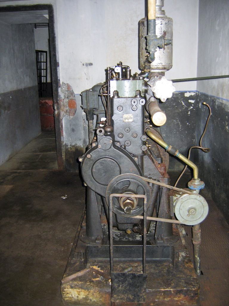 Ligne Maginot - BUCHHOLZBERG (I / 79° RIF) - (Abri) - Le moteur Baudouin et la pompe à eau
Visite fin 90 avec la BA901 - ammagsdr