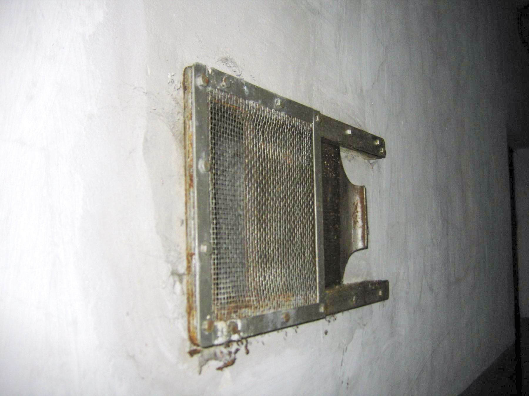 Ligne Maginot - BUCHHOLZBERG (I / 79° RIF) - (Abri) - Prise d'air dans le couloir permettant la recirculation de l'air intérieur dans la batterie de chauffe
Visite fin 90 avec la BA901 - ammagsdr