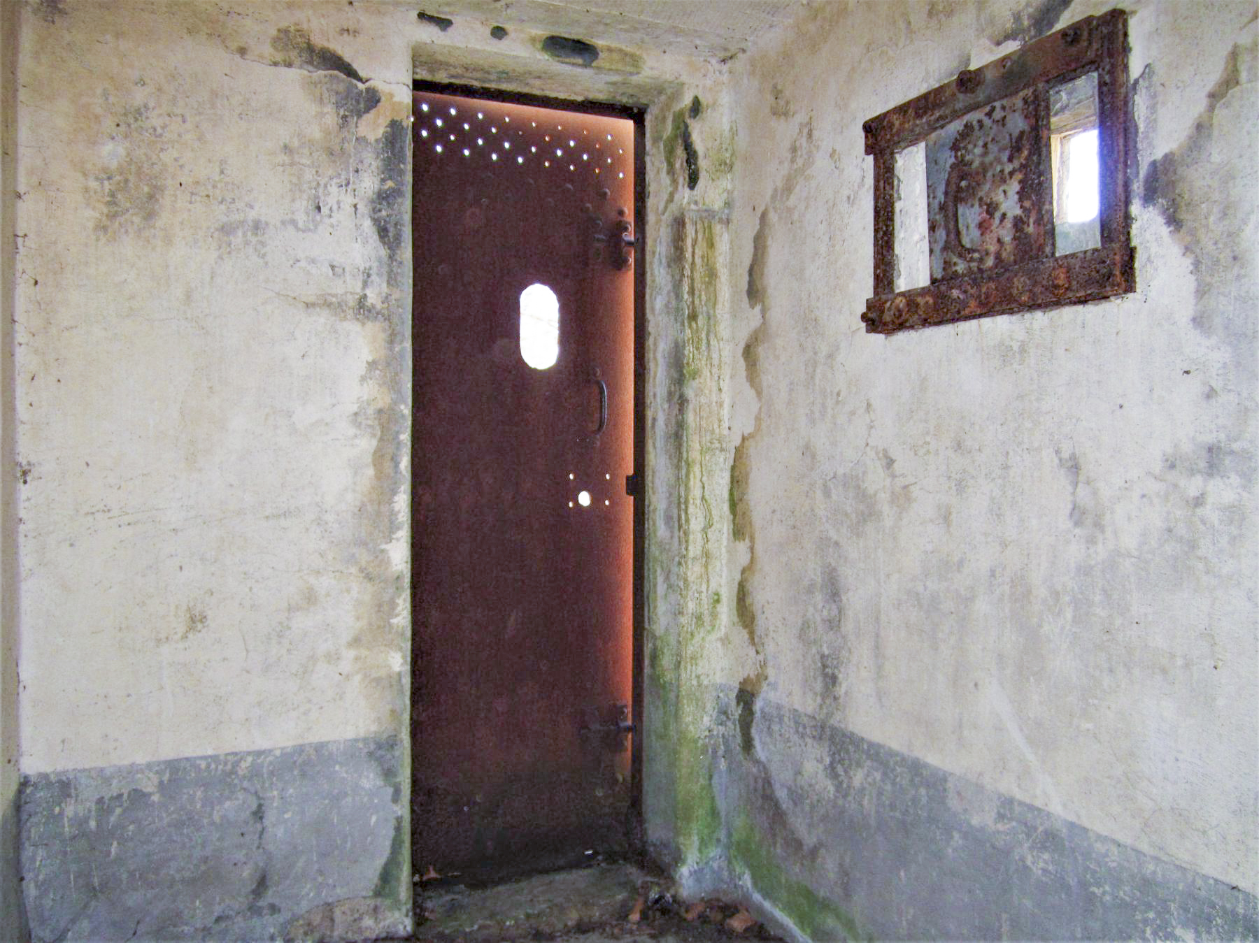 Ligne Maginot - FM78 - BETZENTHAL 5 - (Blockhaus pour arme infanterie) - L'entrée et le créneau latéral  - Gregory Fuchs