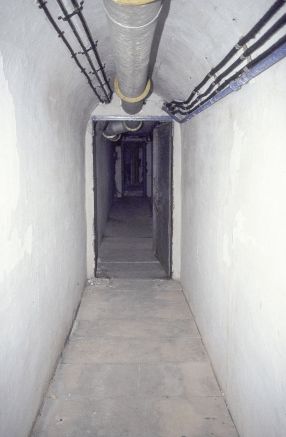 Ligne Maginot - CROUPE DU RESERVOIR - (Abri actif) - Le couloir
Visite en 1991 avec Génie de Nice - ammagsdr
