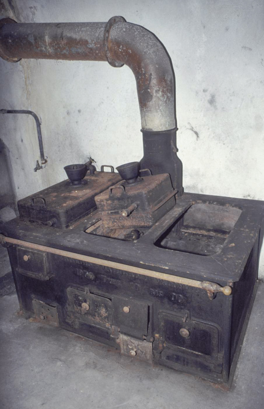 Ligne Maginot - CROUPE DU RESERVOIR - (Abri actif) - La cuisine
Visite en 1991 avec Génie de Nice - ammagsdr